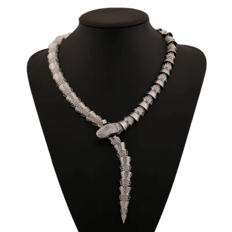 Branded  Luxury necklace box packed