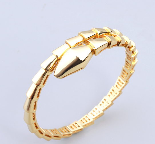 BRAND LOOK HIGHLY FINISHED LUXURY BANGLE
