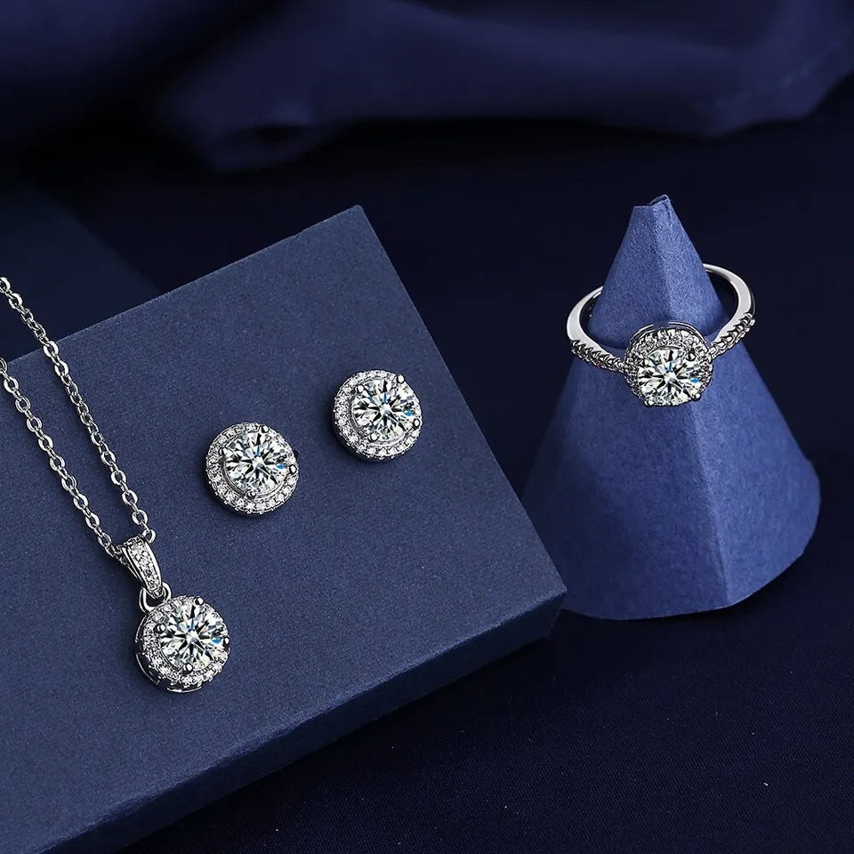 The diamond cut exclusive and luxury quality set with box