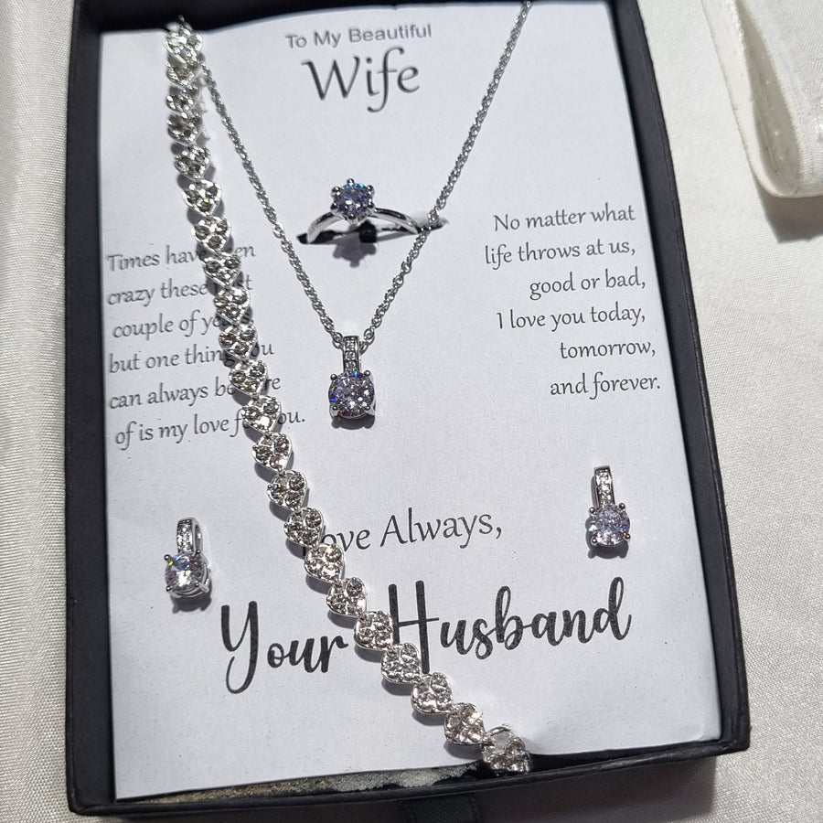 LUXURY DIAMOND LOOK EXCLUSIVE QUALITY SET WITH FREE BOX PACKING