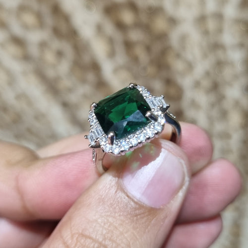 Emerald look luxury ring adjustable AAA quality WITH BOX