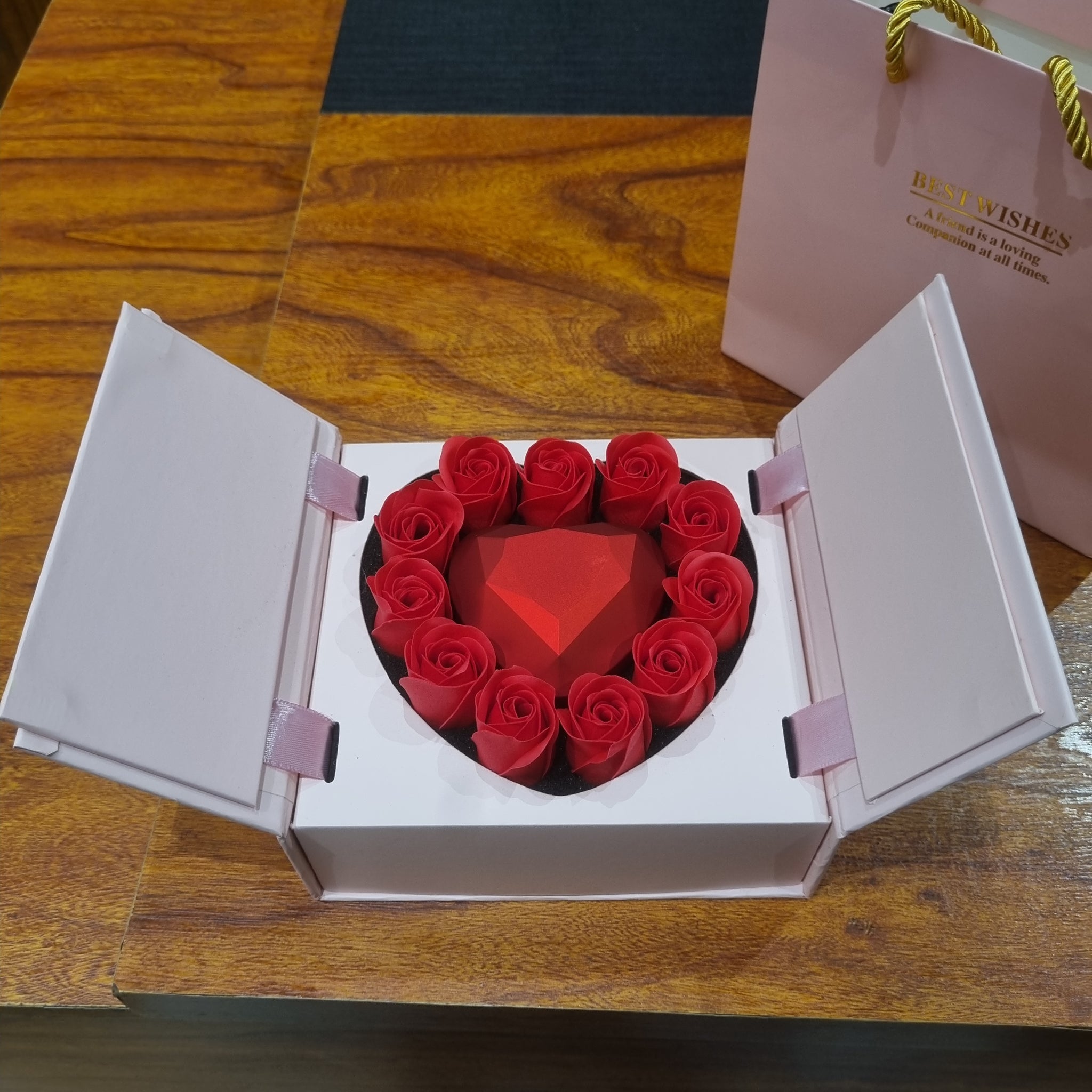 Rose Box -The Solitaire Glow Pendant – Minimal Design, Maximum Sparkle