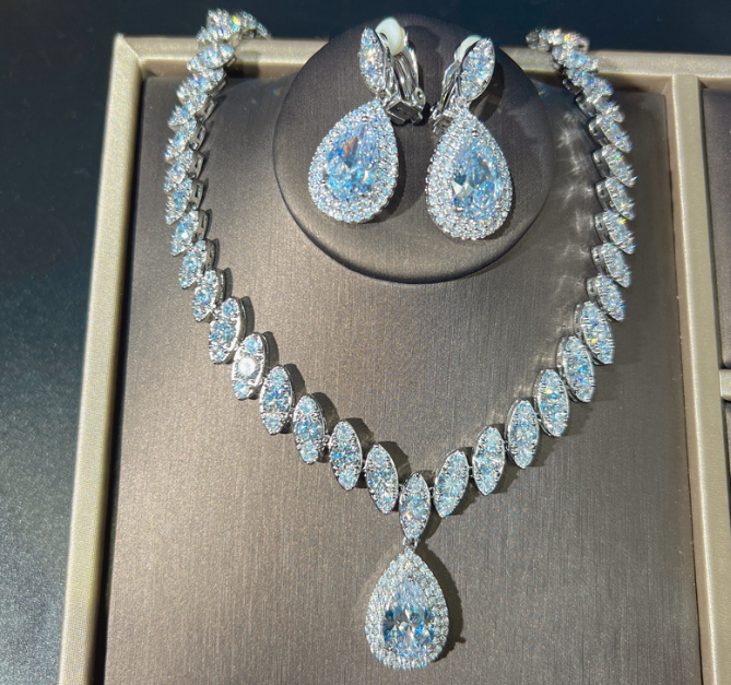DIAMOND CUT LUXURY QUALITY SET RHODIUM FINISH EXCLUSIVE AND LIMITED EDITION