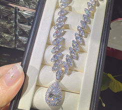 Luxury diamond impression necklace