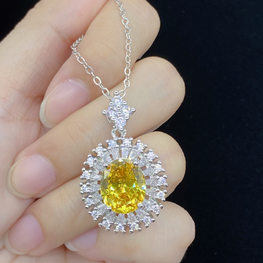 Luxury quality exclusive pendant with chain exclusive free box packaging