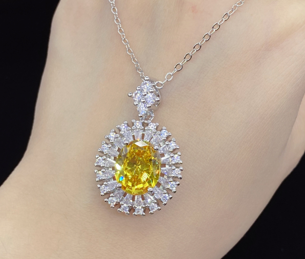 Luxury quality exclusive pendant with chain exclusive free box packaging