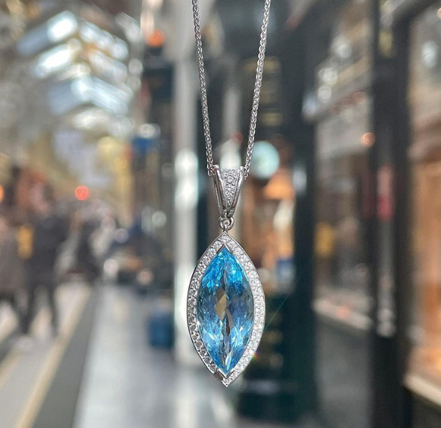 Aqua look exclusive pendant with chain exclusive free box packaging
