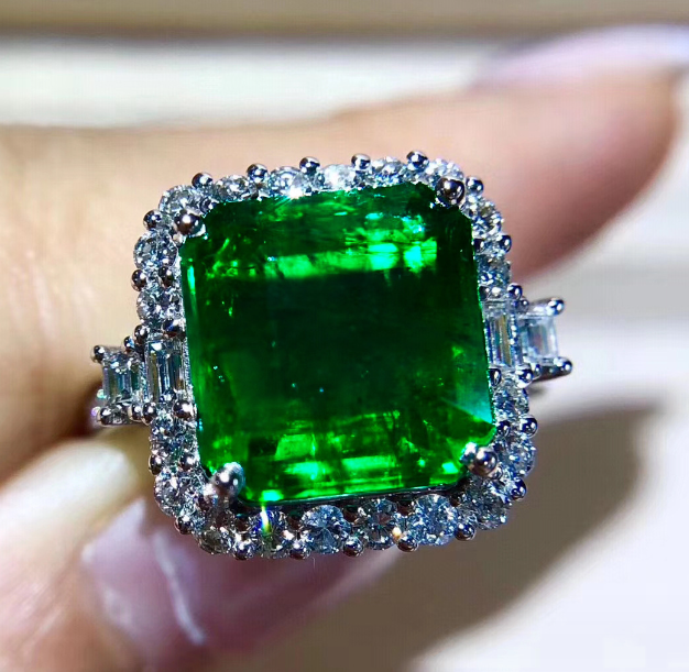 Emerald look luxury ring adjustable AAA quality WITH BOX
