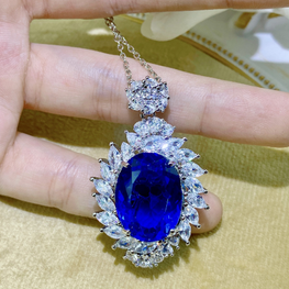 Luxury quality exclusive pendant with chain exclusive free box packaging