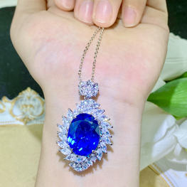 Luxury quality exclusive pendant with chain exclusive free box packaging