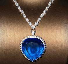 THE TITANIC LUXURY NECKLACE BOX PACKED