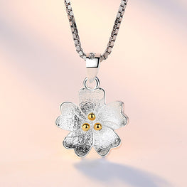 Luxury quality exclusive pendant with chain exclusive free box packaging