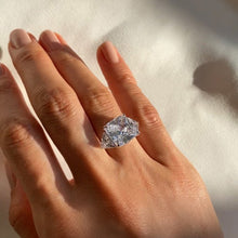 Non-tarnish-Radiance Loop Ring – The Illusion of Eternity