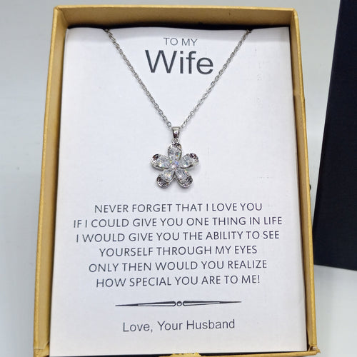 Exclusive pendant with chain and free box packaging