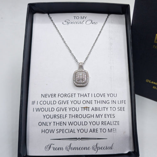 LUXURY LOOK EXCLUSIVE QUALITY PENDANT WITH BOX PACKING