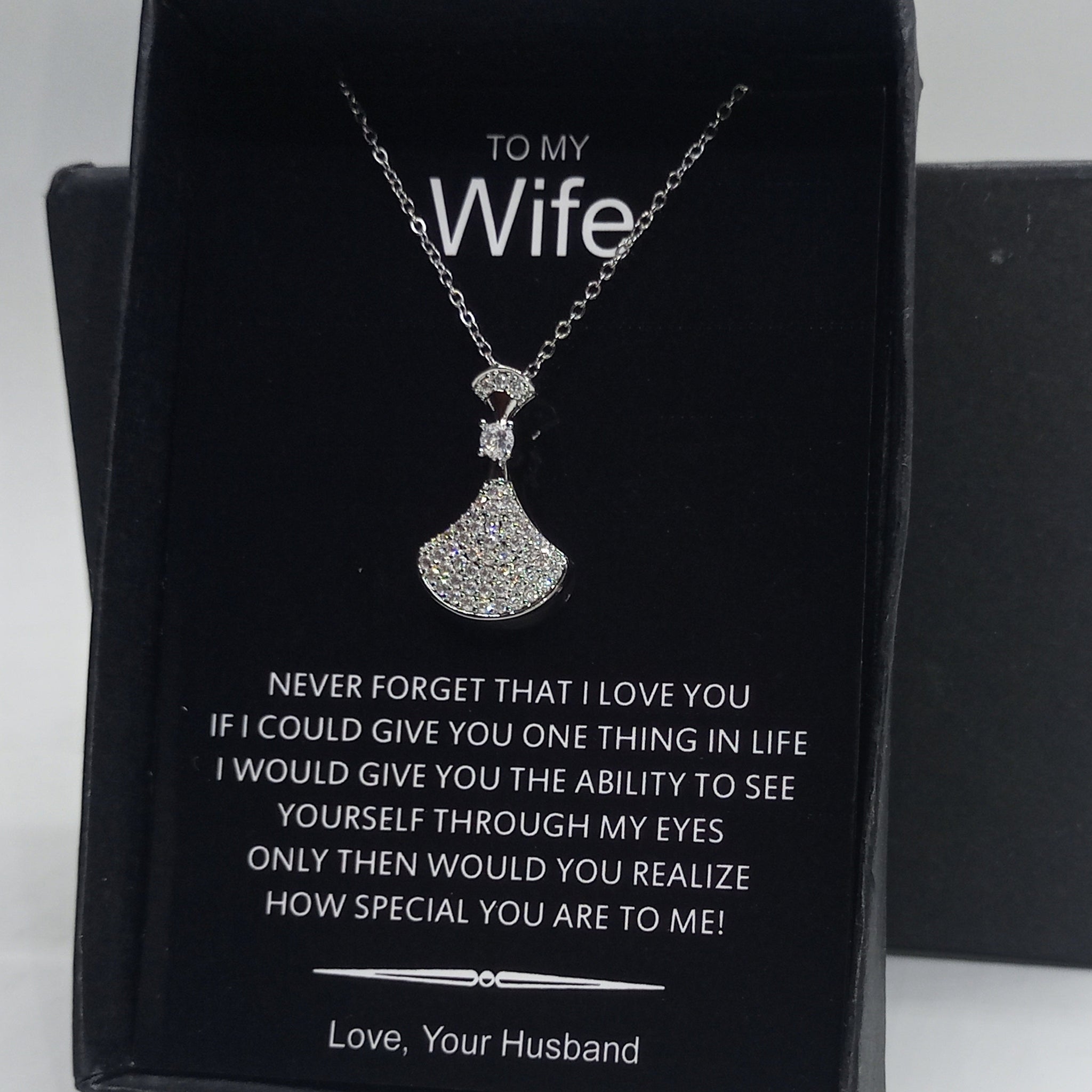 BRANDED DIAMOND CUT LUXURY QUALITY GIFT PENDANT BOX PACKED LIMITED EDITION