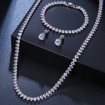 exclusive and luxury stonework jewelry set necklace bracelet and earrings box packed