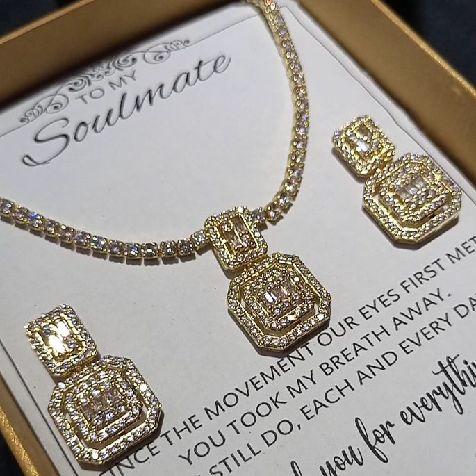 GOLD PLATED LUXURY LOOK ZIRCON EXCLUSIVE SET COMES BOX PACKED