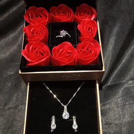 Roses Box Diamond look luxury gift set complete