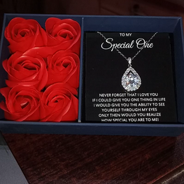 Rose box Grace Solitaire Pendant – Understated and Unforgettable