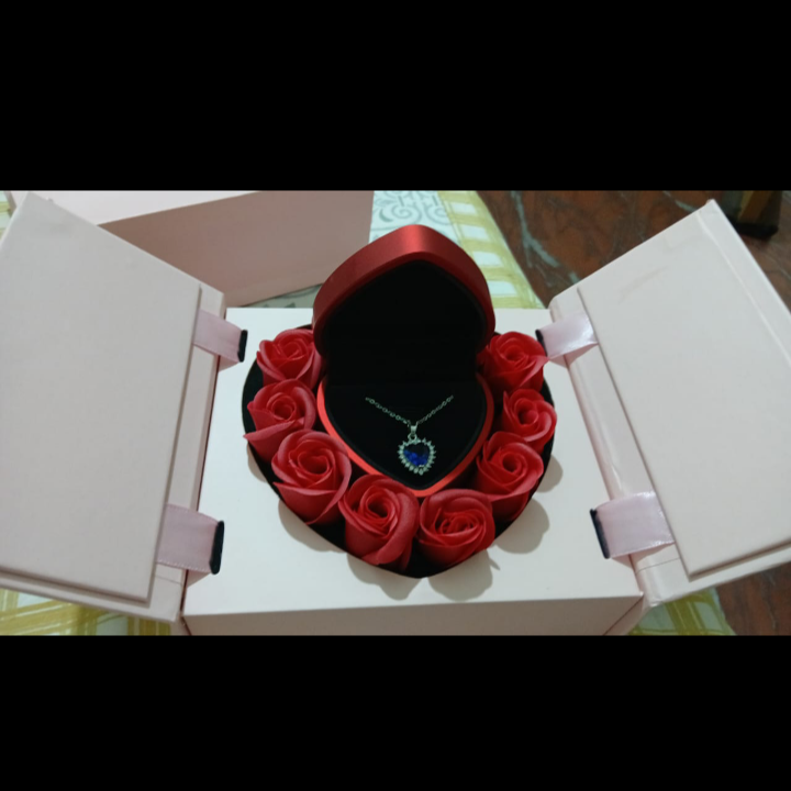 Eternal Titanic™ Pendant with flowers box