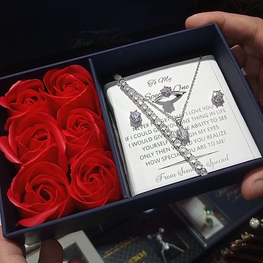Rose box Diamond look luxury gift set complete