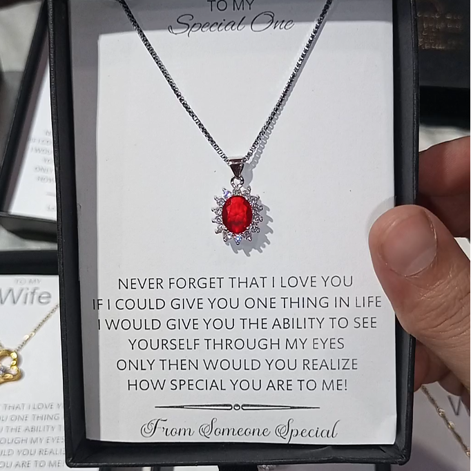 Diana pendant box packed