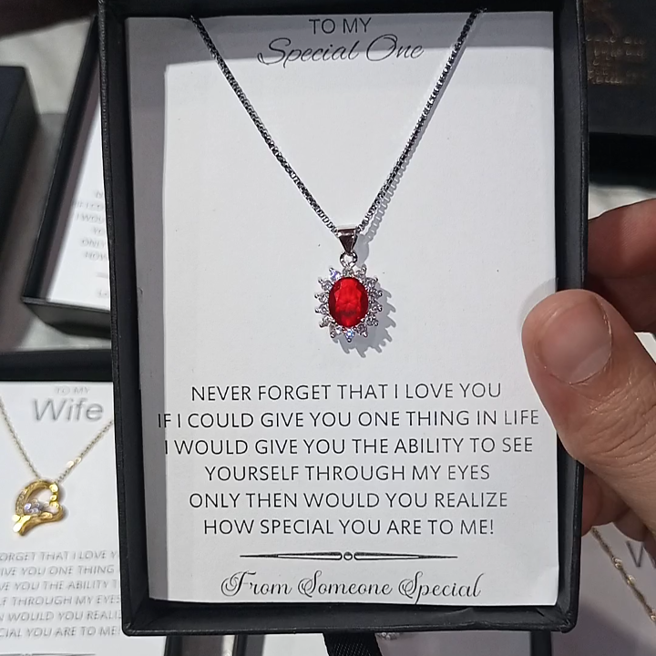 Diana pendant box packed