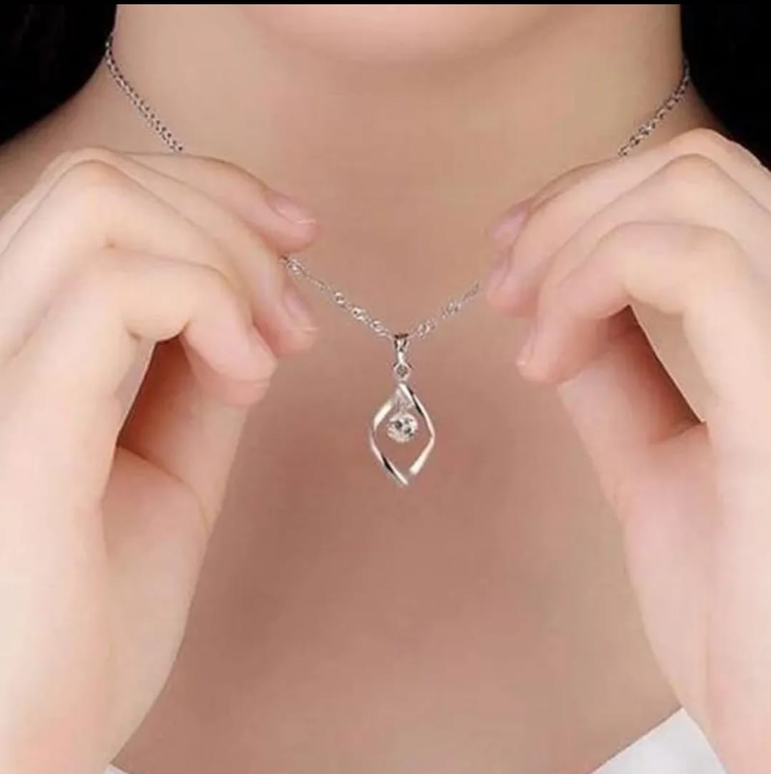 A Heartfelt Promise: The Clavicle Pendant with Your Loving Note