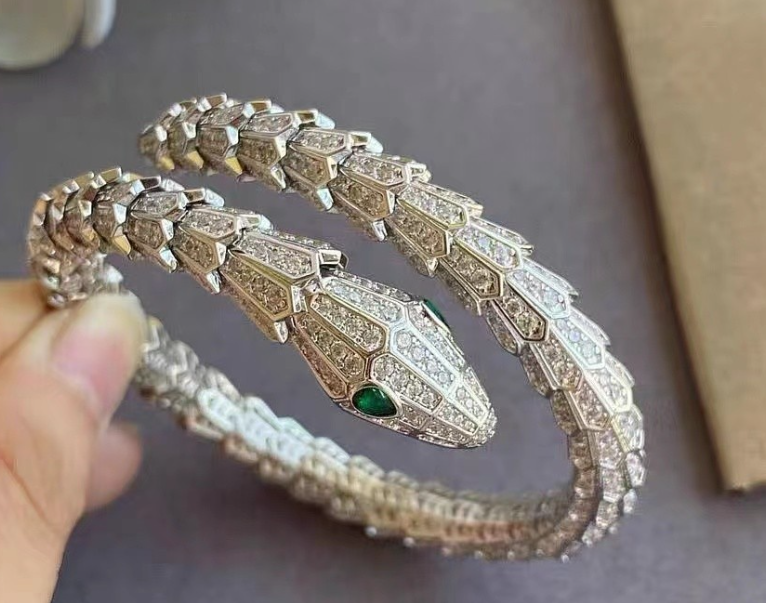 BRANDED HIGHLY FINISHED RHHODIUM PLATED LUXURY BANGLE