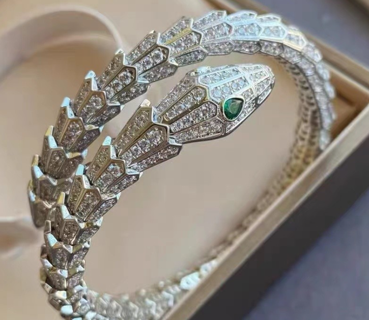 BRANDED HIGHLY FINISHED RHHODIUM PLATED LUXURY BANGLE