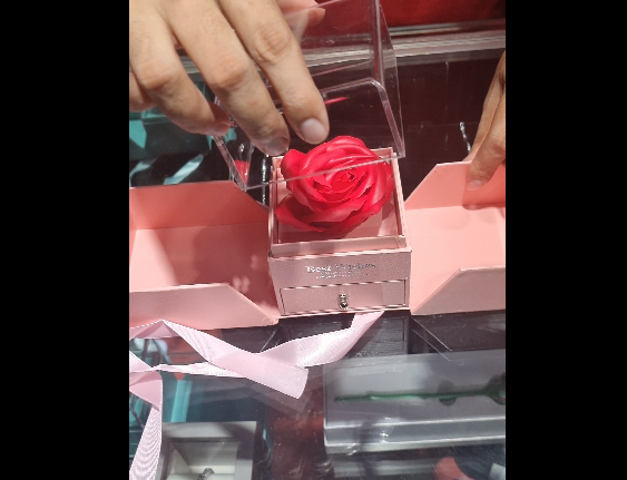 Rose box Diamond impression luxury gift set