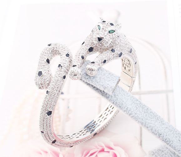 Car*ier Panthere Bangle