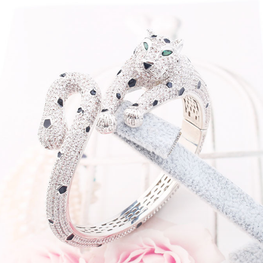 Car*ier Panthere Bangle