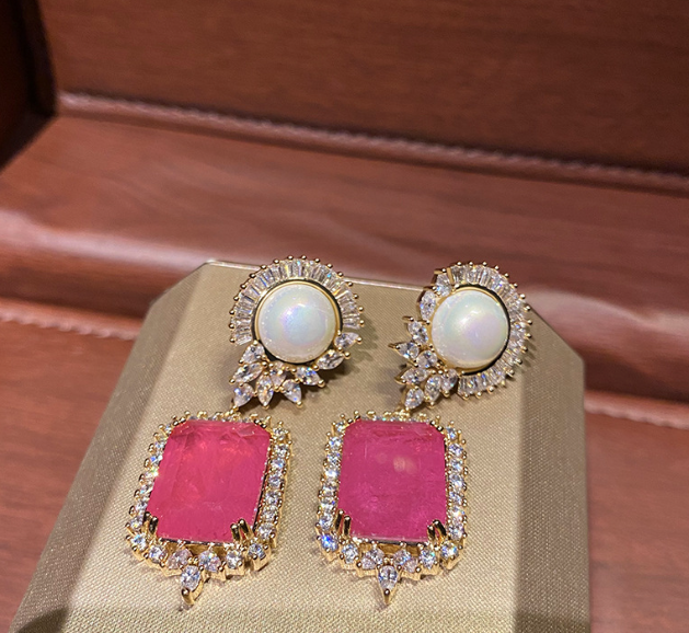 ZIRCON STONES HIGHLY FINISHED ART NOVEAU LUXURY EARRINGS