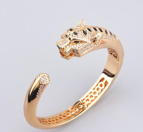BRAND LOOK HIGHLY FINISHED LUXURY BANGLE