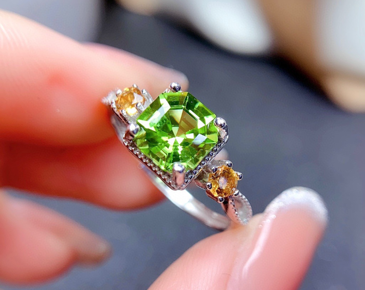 Luxury quality platinum plated zircon ring adjustable