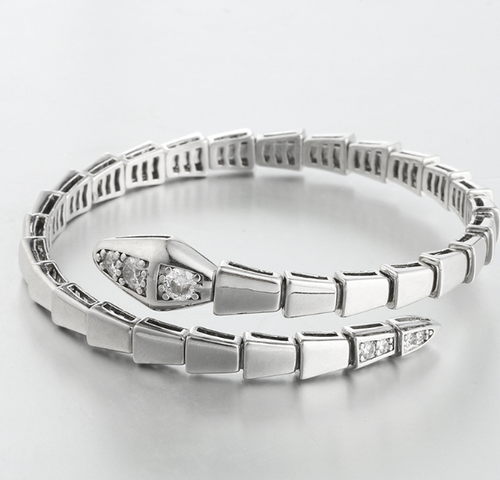The brand look exclusive and luxury bangle with free box packaging