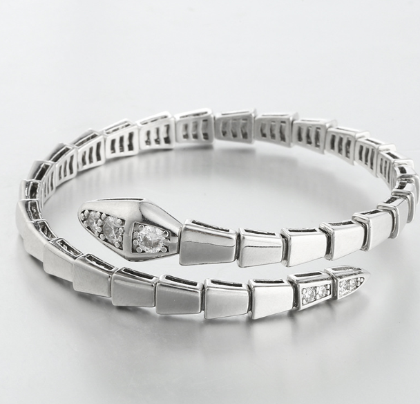 The brand look exclusive and luxury bangle with free box packaging