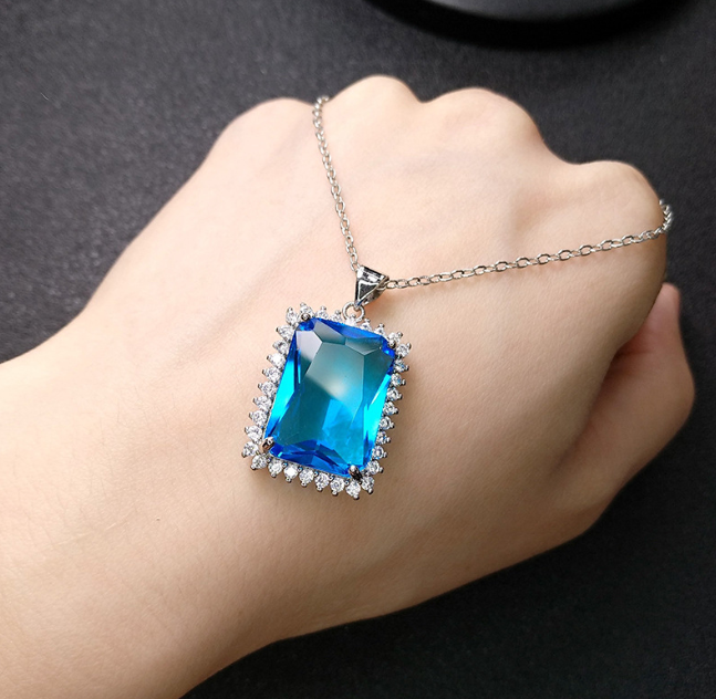 AQUA LOOK EXCLUSIVE QUALITY ZIRCON PENDANT WITH CHAIN AND CUSTOMIZE BOX PACKING