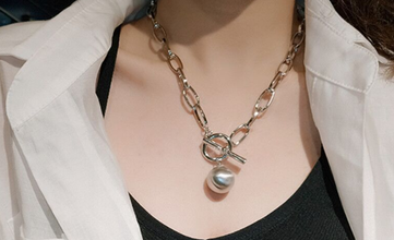 Exclusive chic wear necklace