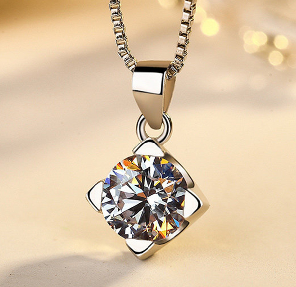 The delicate look luxury pendant with chain exclusive quality