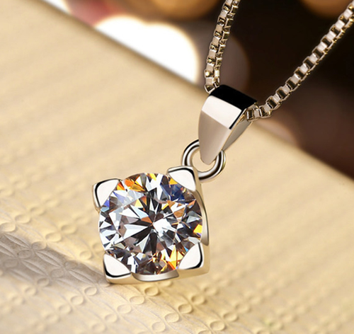 The delicate look luxury pendant with chain exclusive quality