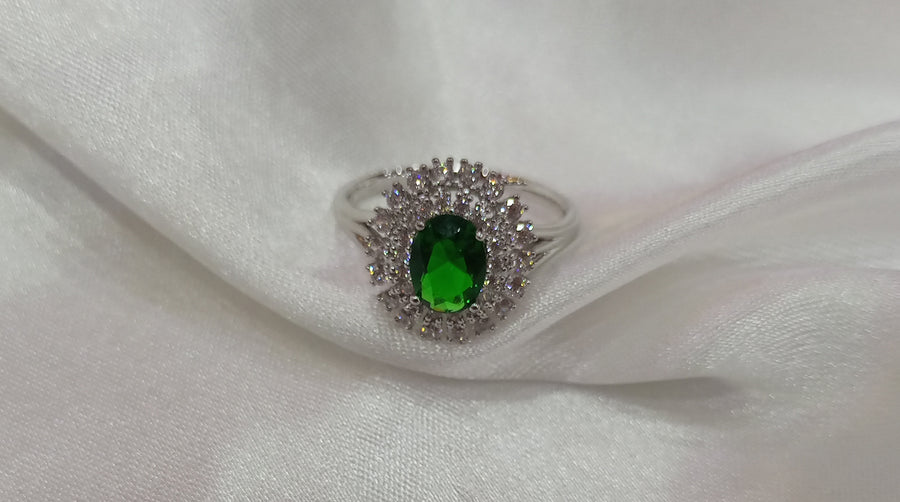 The emerald diamond cut luxury zircon ring