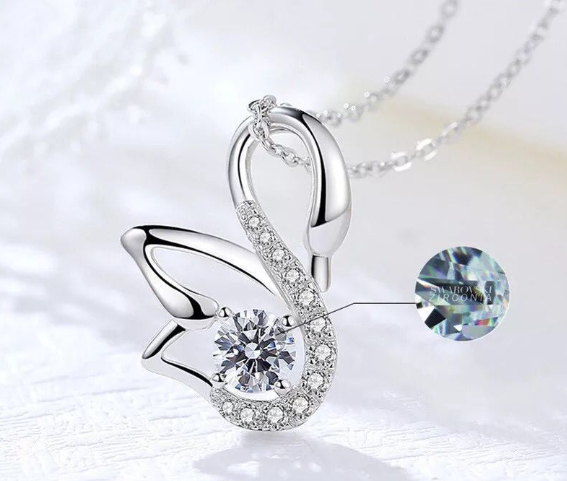 The swan look exclusive and luxury pendant with box