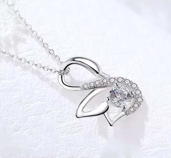 The swan look exclusive and luxury pendant with box