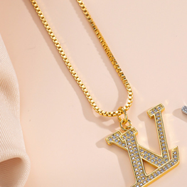 LV PENDANT CHAIN NECKLACE
