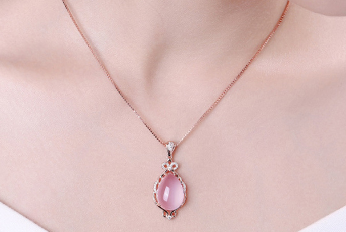 MOON STONE LOOK LUXURY PENDANT AND CUSTOMIZE BOX PACKING