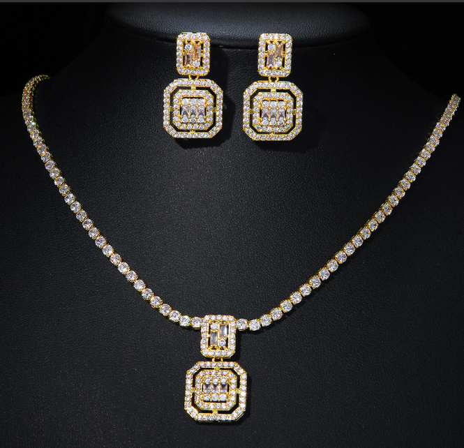GOLD PLATED LUXURY LOOK ZIRCON EXCLUSIVE SET COMES BOX PACKED