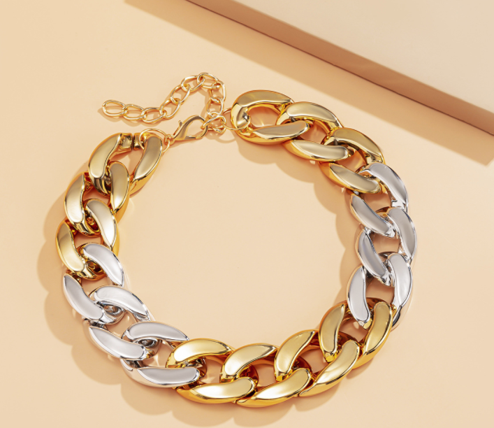 Exclusive chic wear necklace